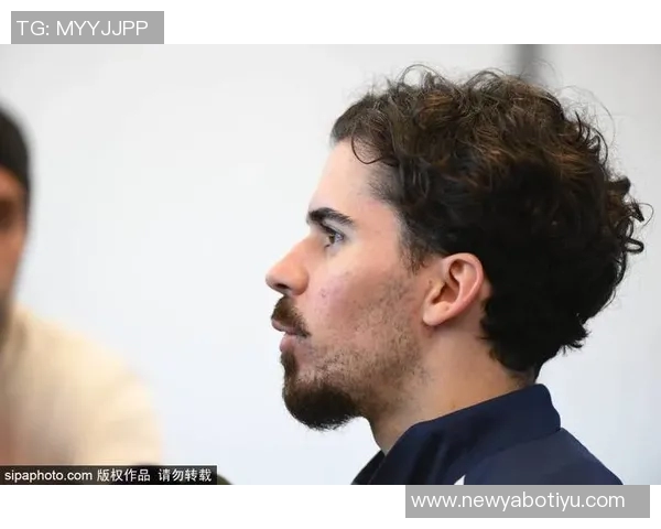 巴黎对阵梅斯大名单公布舍瓦利耶贝拉尔多卢卡斯回归登贝莱缺席